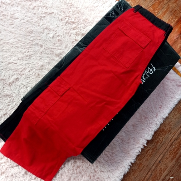 SOLD! Super wideleg red&black deep pocket skater jeans w/red stitching & d-rings - Picture 8 of 11